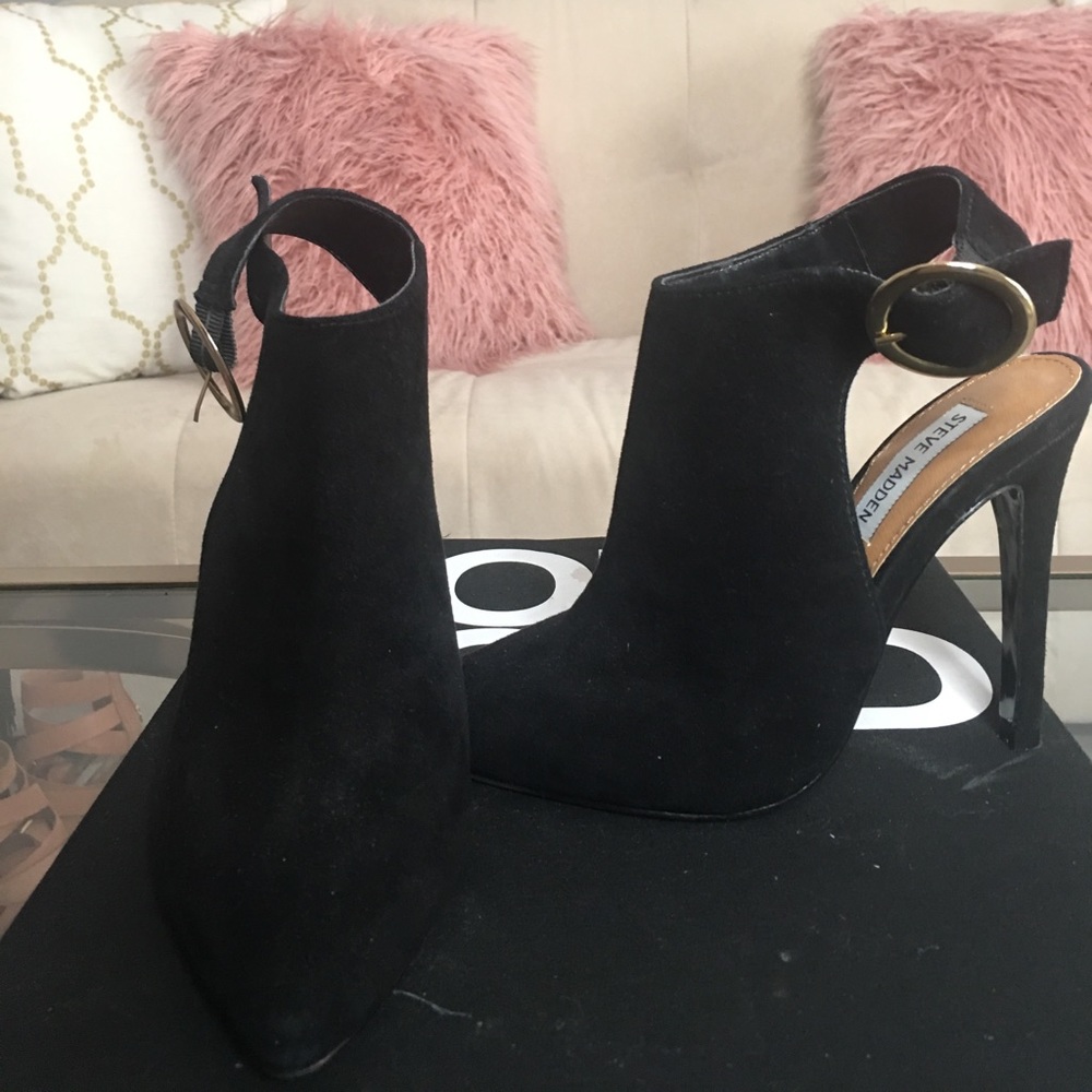Steven madden suede pointed booties